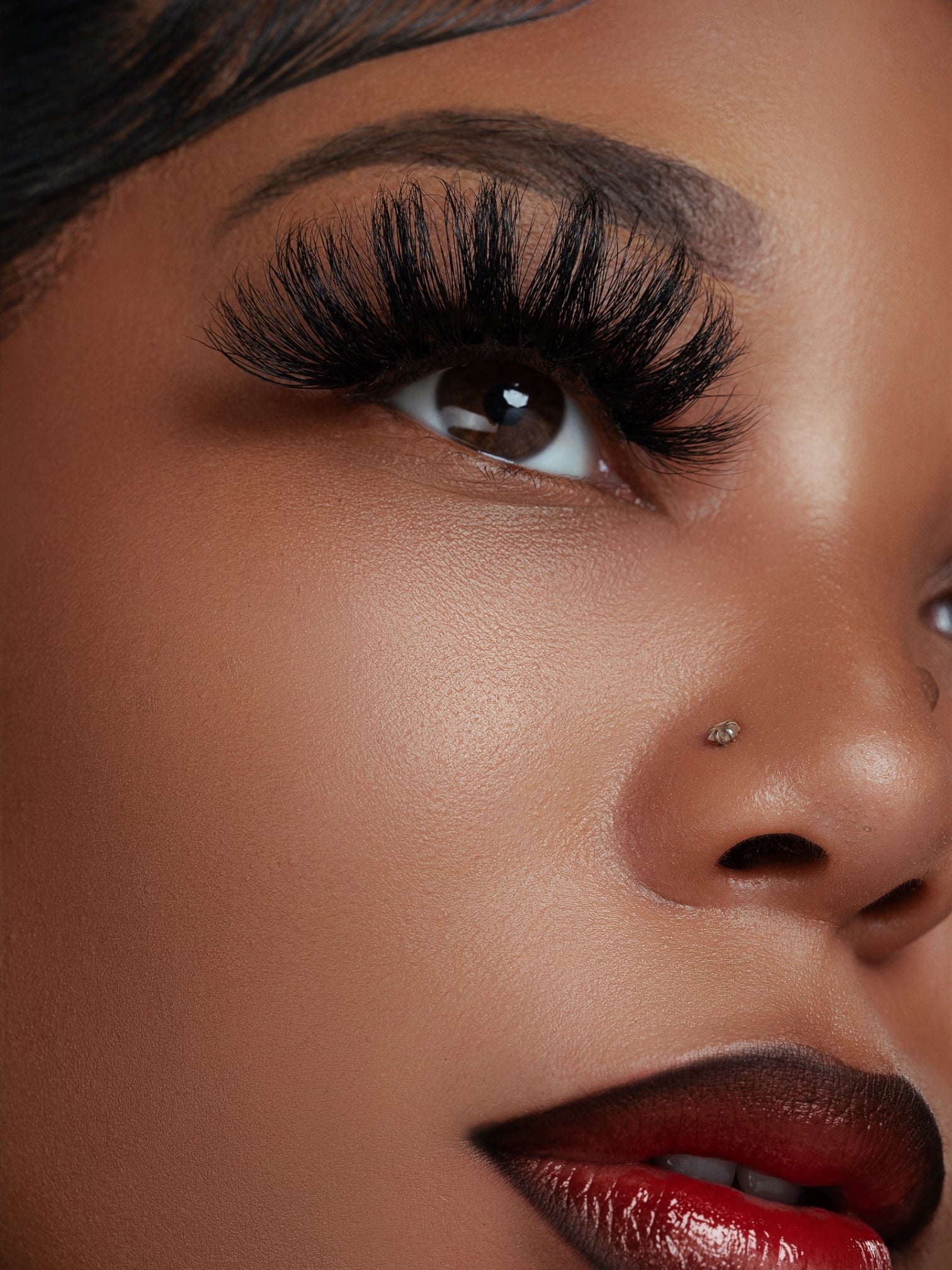 Close-up of a woman's eye wearing Foxy 70A real mink fur eyelashes, showcasing soft, hand-made lashes with 25mm length and natural volume.