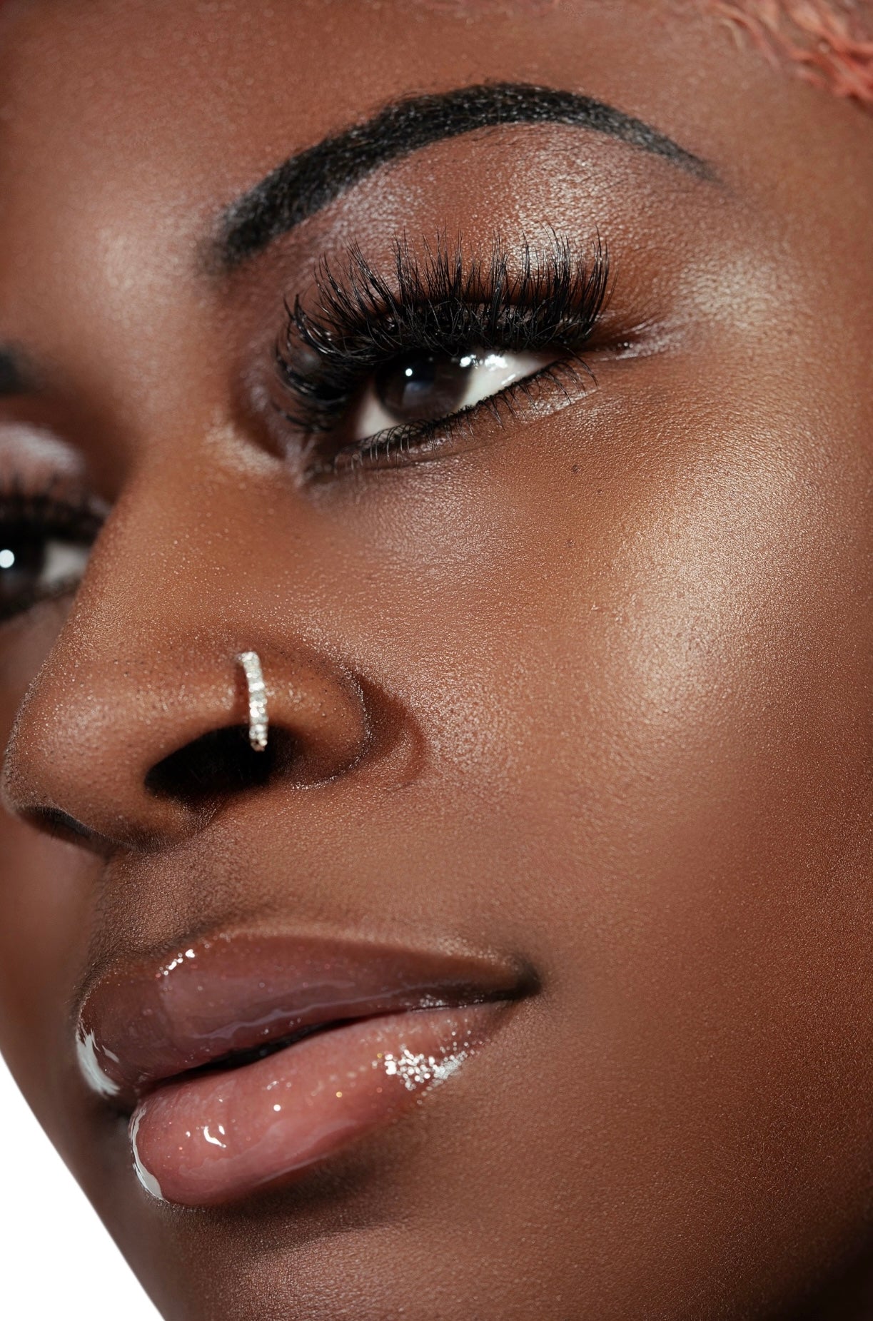 Close-up of a person wearing luxury mink cluster eyelash extensions Clusters DY044 for a natural voluminous look
