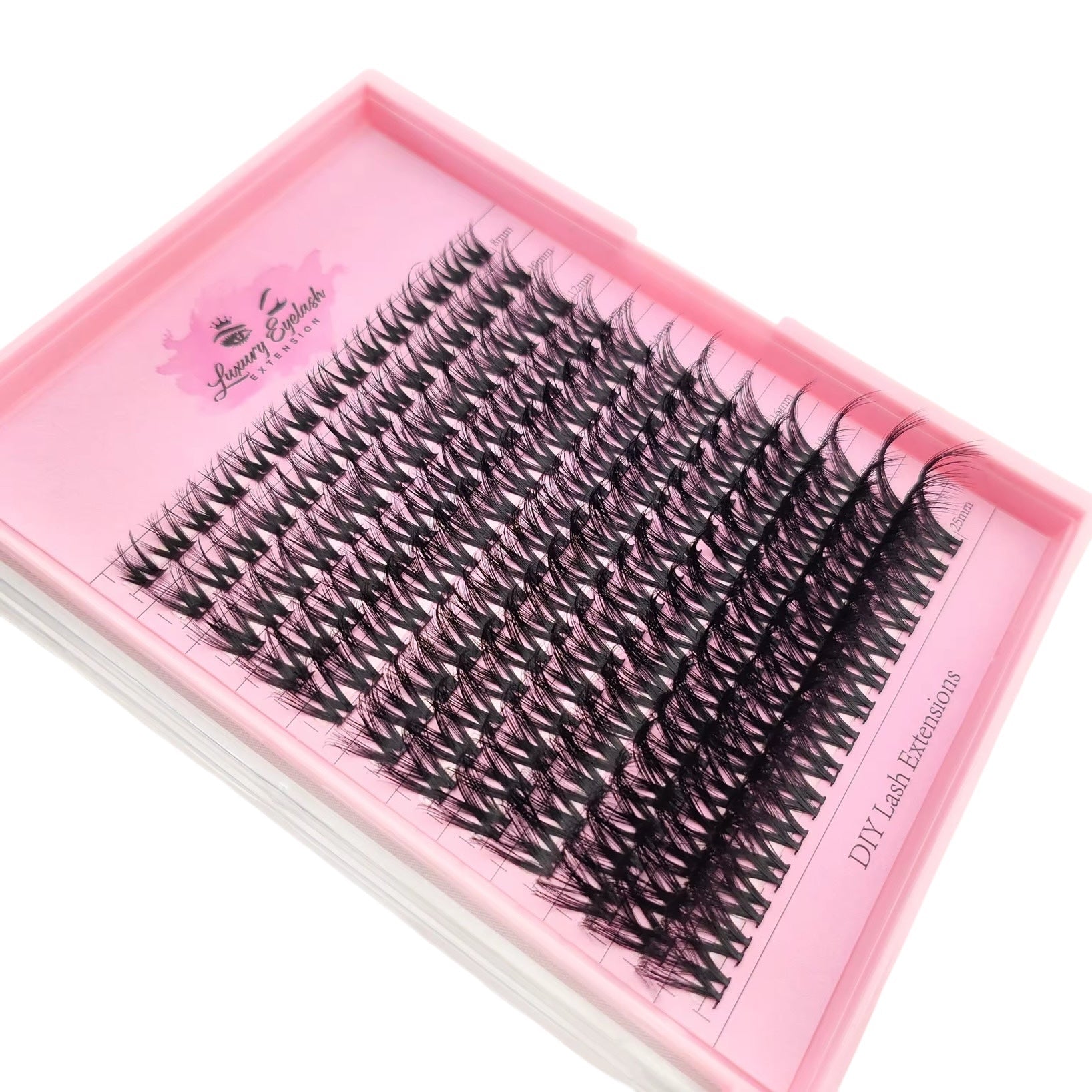 Clusters DY042 luxury mink eyelash extensions in a pink tray for volume and length enhancement