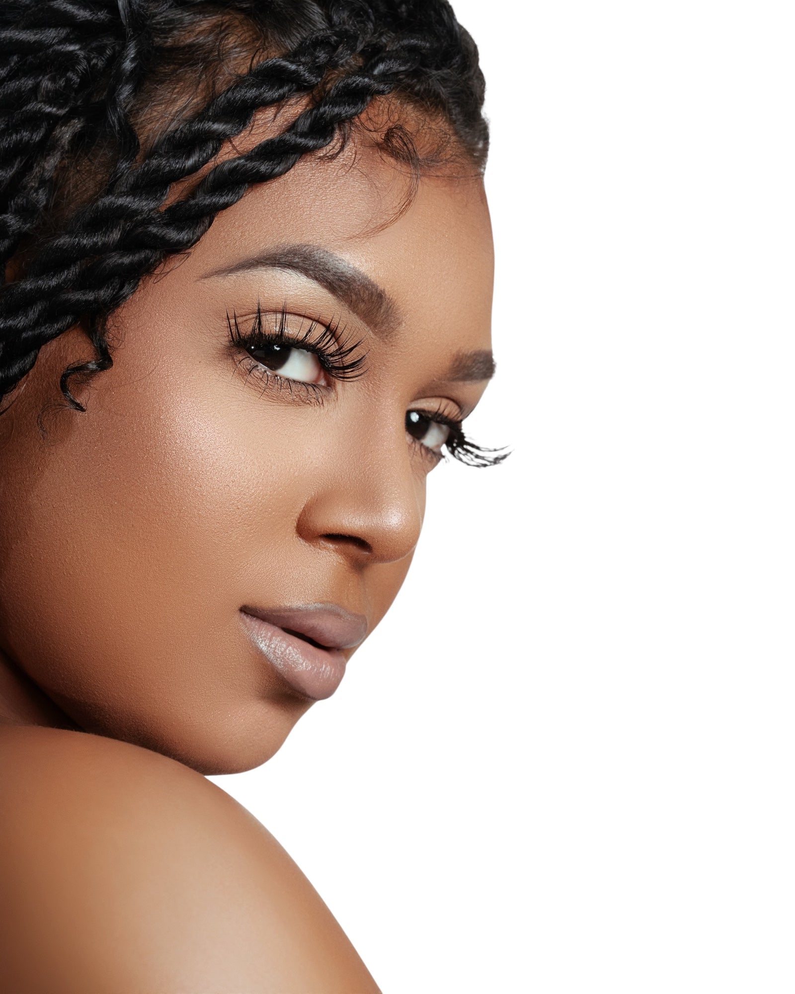 Close-up of a woman wearing luxury mink cluster eyelash extensions Clusters DY040 with natural, voluminous length and curl